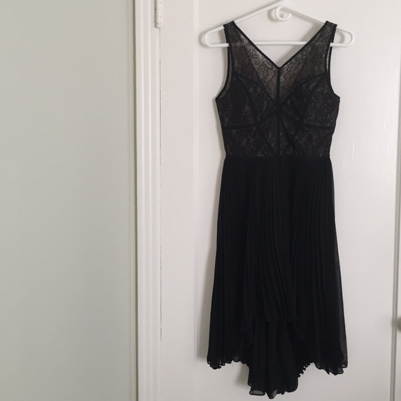 BCBG Paris: black lace and chiffon dress - Picture 3 of 3