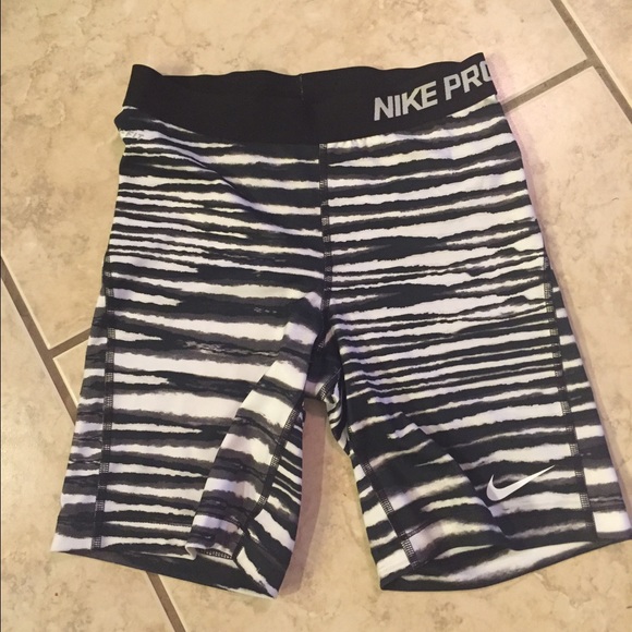 Nike Pro size M