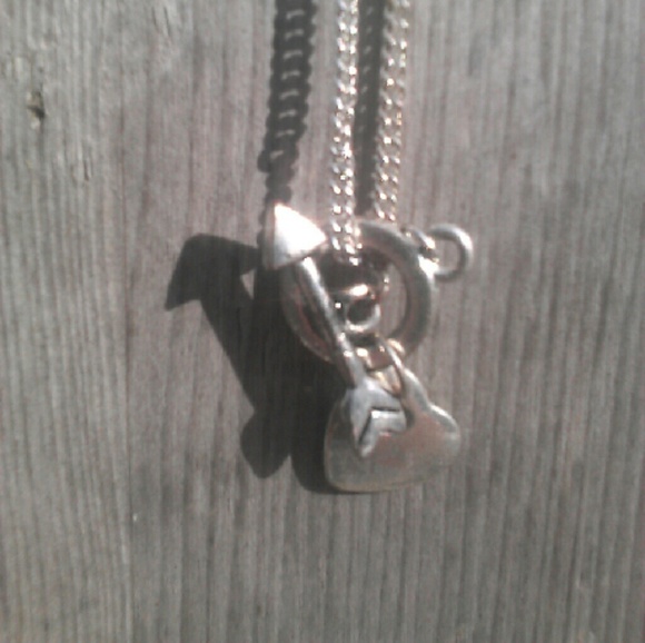 Vintage heart & arrow silver necklace
