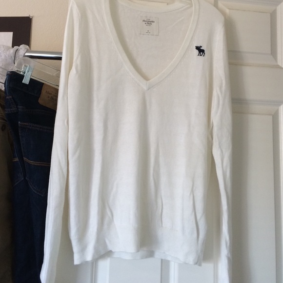 Abercrombie v-neck sweater never worn