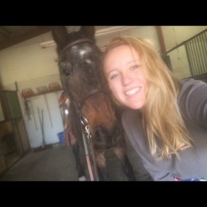 Meet your Posher, Mikalah