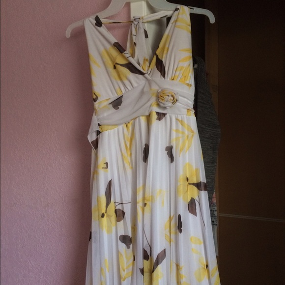 Halter top sundress - Picture 1 of 3