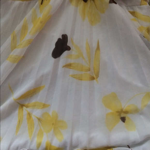 Halter top sundress - Picture 2 of 3