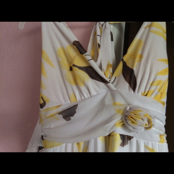 Halter top sundress - Picture 3 of 3