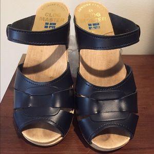 Navy Blue Sven Clogs