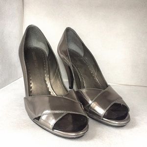 Gianni Bini Silver Patent Leather Pumps - Size 9