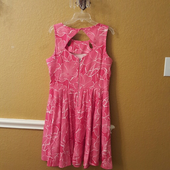 Pink fit and flare dress - Picture 2 of 3