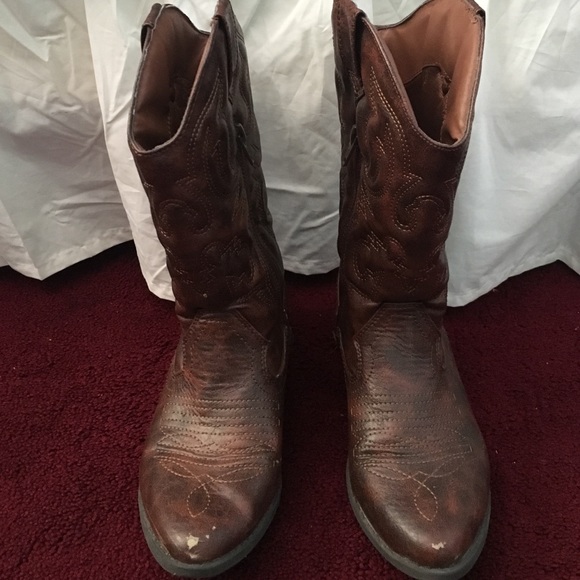 Cute brown cowboy boots 👢🐴
