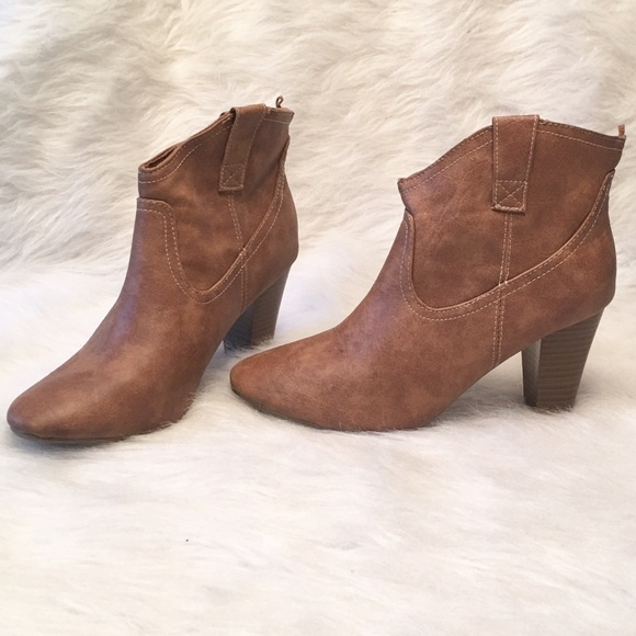 EUC! Beautiful Ankle Boots - Picture 2 of 4