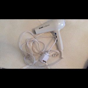 Rusk w8less blow dryer