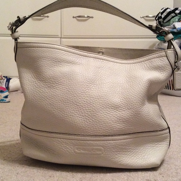 REDUCED! EUC COACH 5715 White Pebbled Leather Bag