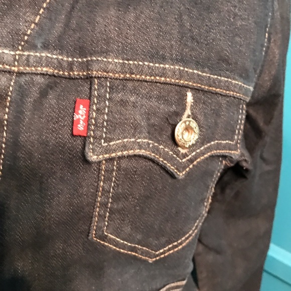 (NWT) LEVI's Classic dark denim Jean jacket rocks - Picture 2 of 4