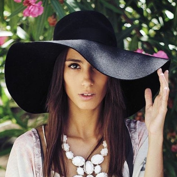 ✨NWT Black Floppy Hat✨