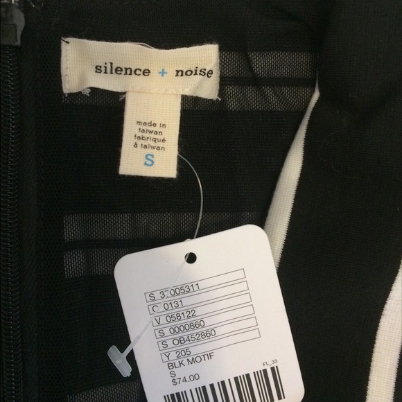 NWT Black and White Striped Romper with Pockets - Picture 4 of 4