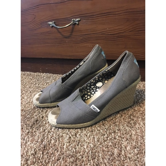 TOMS wedges