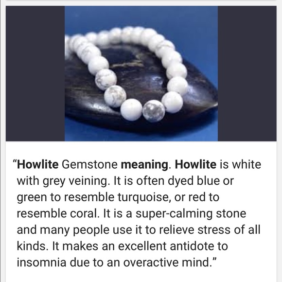 SOLD OUT//Triangle gemstone necklaces!! - Picture 3 of 7