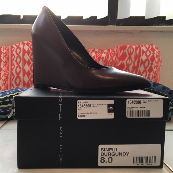 BRAND NEW New Steve By Steve Madden Wedge Pumps - Picture 4 of 4