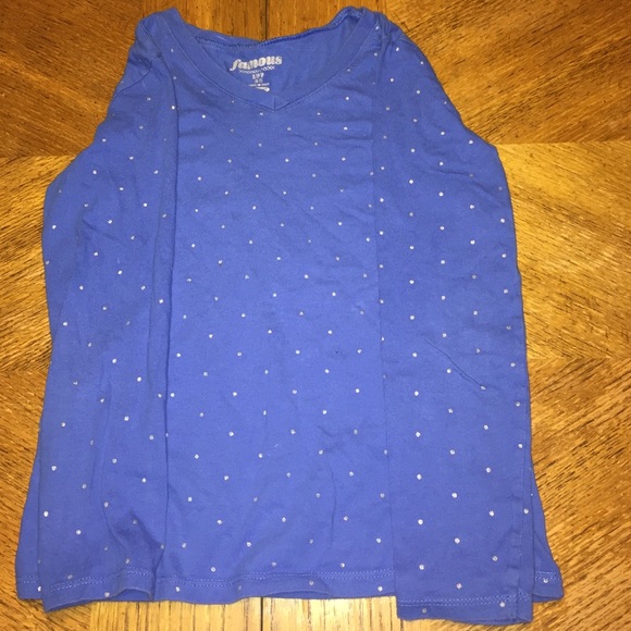 Famous.  V-neck Polka Dot Long Sleeve Tee