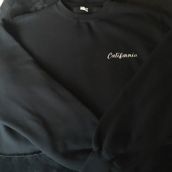 BRANDY MELVILLE CROPPED CALI SWEATER