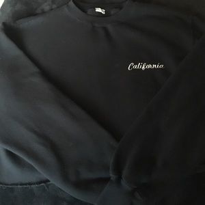 BRANDY MELVILLE CROPPED CALI SWEATER