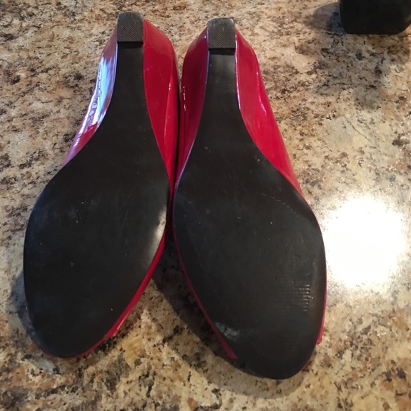 Red open toe shoes Wedge heel. - Picture 4 of 4