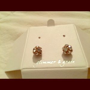 Round earring embellished with diamonds