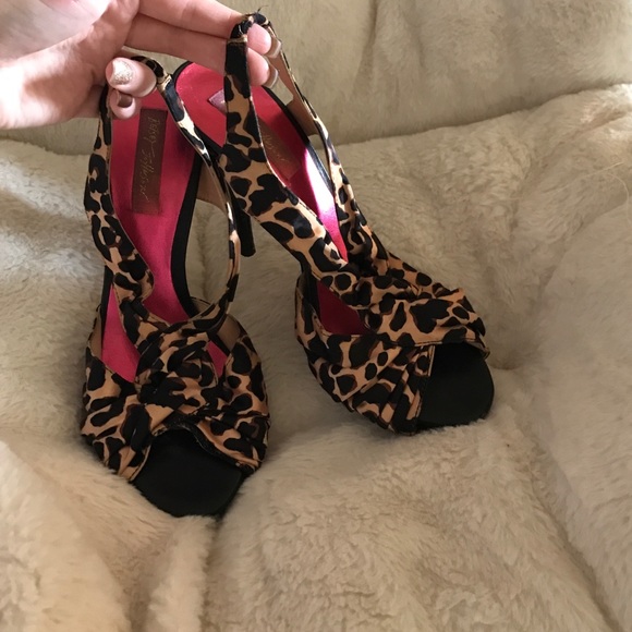 Lepord Betsey Johnson Heels