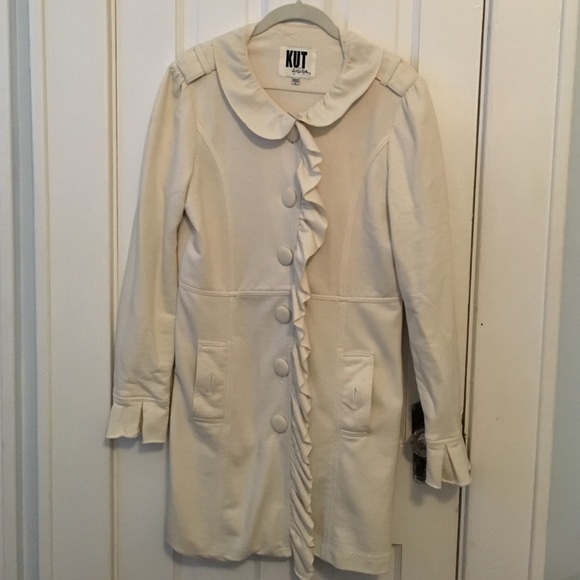 Elegant Cream coat - Picture 2 of 3