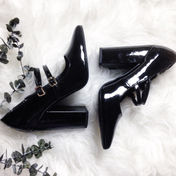 Classy pumps 👠 Size 7