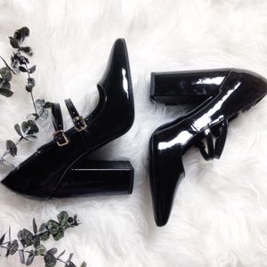 Classy pumps 👠 Size 7