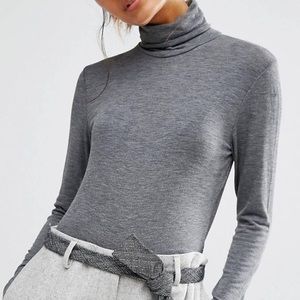 Versatile turtleneck ⚪️NEW⚫️ XS