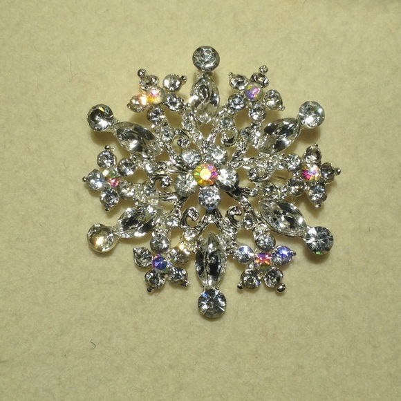 Rhinestone Snow Flake Pin Medium