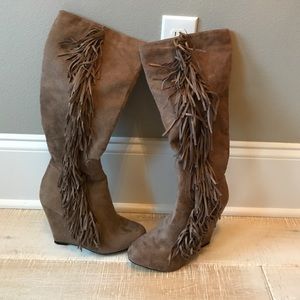 Fringe wedge boot