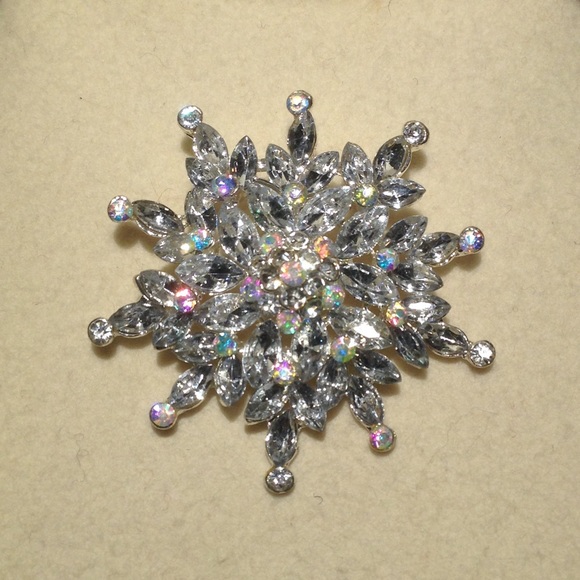 Rhinestone Snow Flake Pin Large - Picture 1 of 2