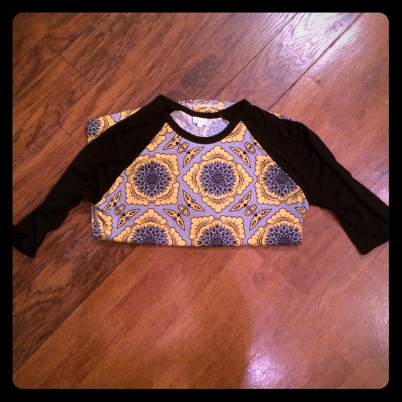 Like new Lularoe Randy tee 2XL