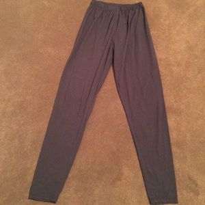 Agnes & Dora plain black leggings size small