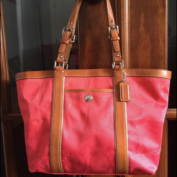 Coral Jacquard Signature Gallery Tote