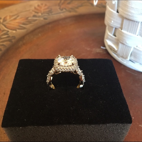 Beautiful cubic zirconia 3.5 karat ring! - Picture 3 of 3