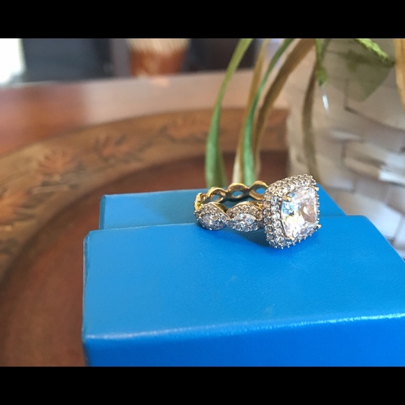Beautiful cubic zirconia 3.5 karat ring! - Picture 2 of 3