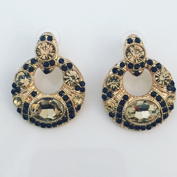Black and gold Glamorous holiday earrings - Picture 1 of 1