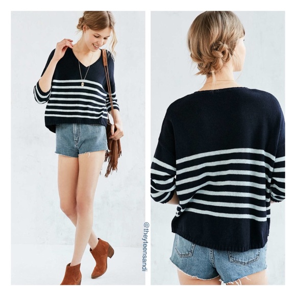 Ecote Blue Scout Pullover Sweater - Picture 3 of 4