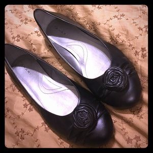 Tahari black flats