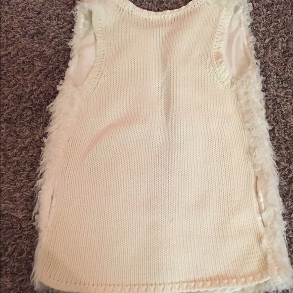 White faux fur vest - Picture 2 of 3