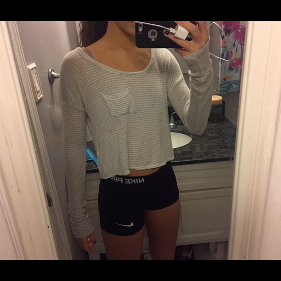 Long sleeve loose crop top