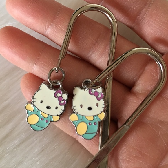 Set of 2 metal 📖 bookmarks ~ hello kitty 📚 - Picture 1 of 4
