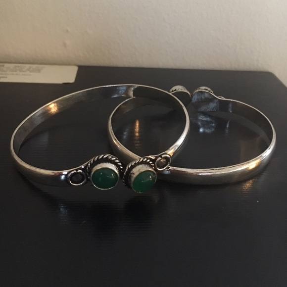 Semiprecious onyx gemstone cuff