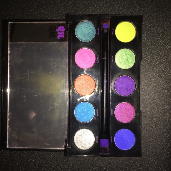 Urban Decay Electric Pressed Pigment palette - Picture 4 of 4