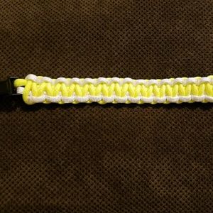 White/yellow paracord bracelet