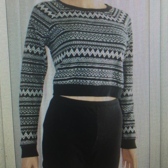 SW1083-Forever 21 black and white sweater