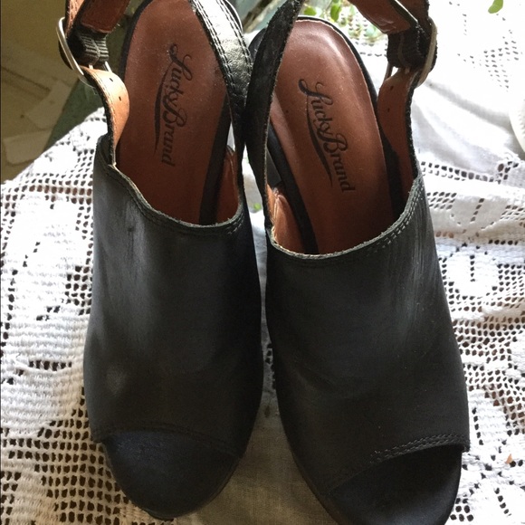 EUC LuckyBrand leather wedges SZ 6